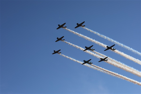 Planes in formation with trail